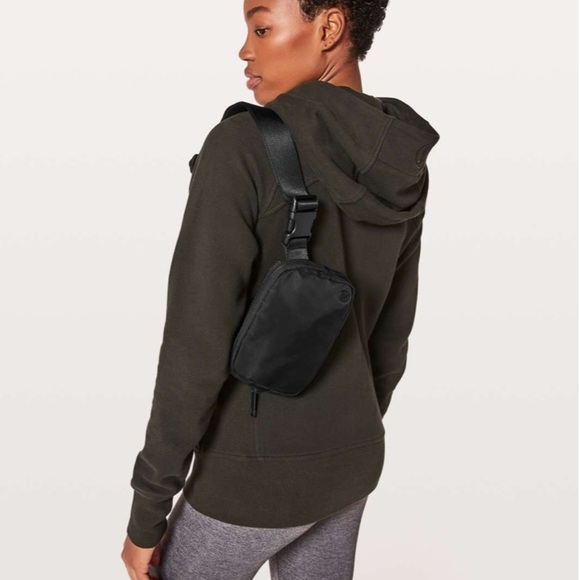 Lululemon Everywhere Belt Bag Black - Picture 10 of 10